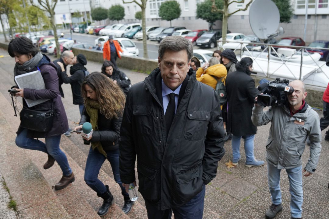 El padre de Diana Quer, Juan Carlos Quer, a su llegada a los juzgados el día en el que comienza el juicio contra José Enrique Abuín Gey, alias el Chicle El padre de Diana Quer, Juan Carlos Quer, a su llegada a los juzgados el día en el que comienza el juicio contra José Enrique Abuín Gey, alias el Chicle