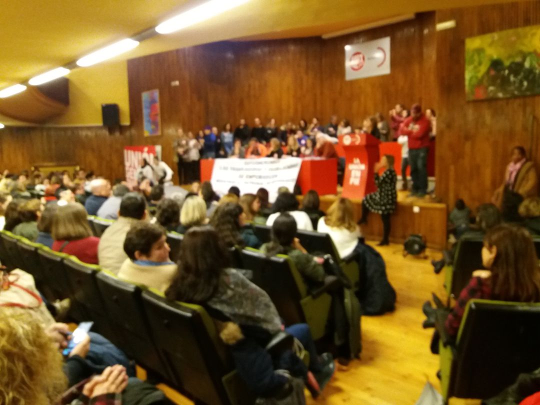 Momento de la asamblea donde los trabajadores han decidido ir a la huelga Momento de la asamblea donde los trabajadores han decidido ir a la huelga