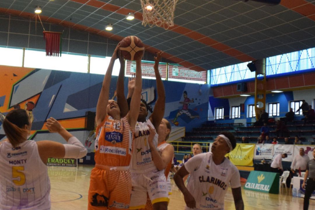 Las moradas suman su séptimo triunfo y aspiran a jugar la copa de la Reina Las moradas suman su séptimo triunfo y aspiran a jugar la copa de la Reina