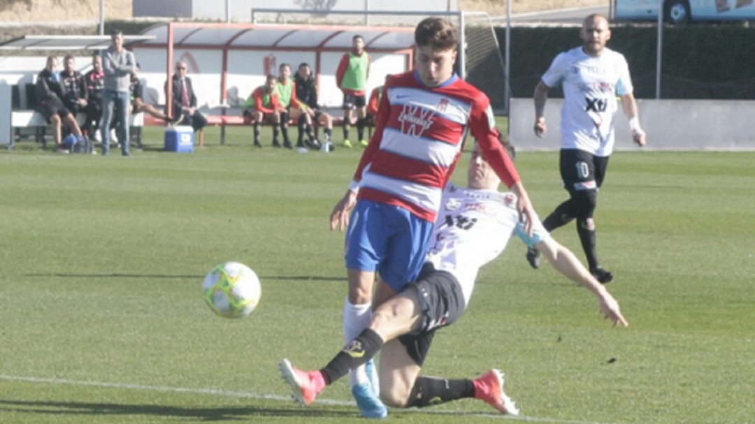 El Yeclano Deportivo logra una victoria sufrida en Granada