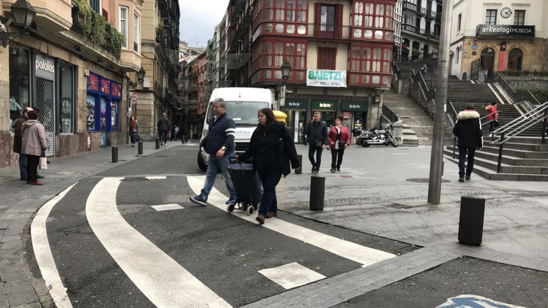 El peatón tiene que "ganar la batalla" en Askao