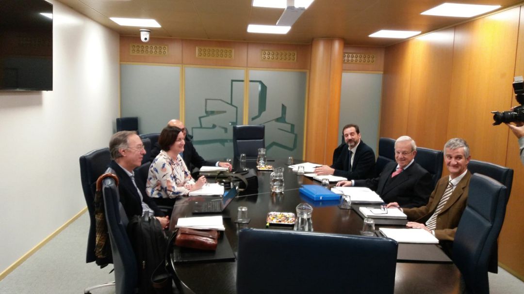 Euskadi afronta su nuevo estatus sin superar disensos y con el rechazo del PP Euskadi afronta su nuevo estatus sin superar disensos y con el rechazo del PP
