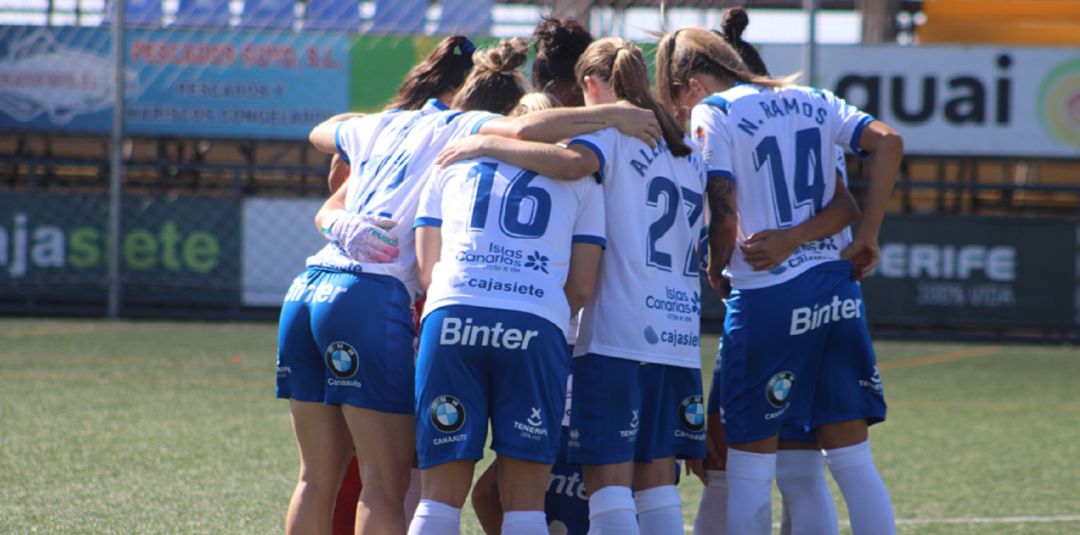 Las tinerfeñas celebran un gol en La Palmera Las tinerfeñas celebran un gol en La Palmera