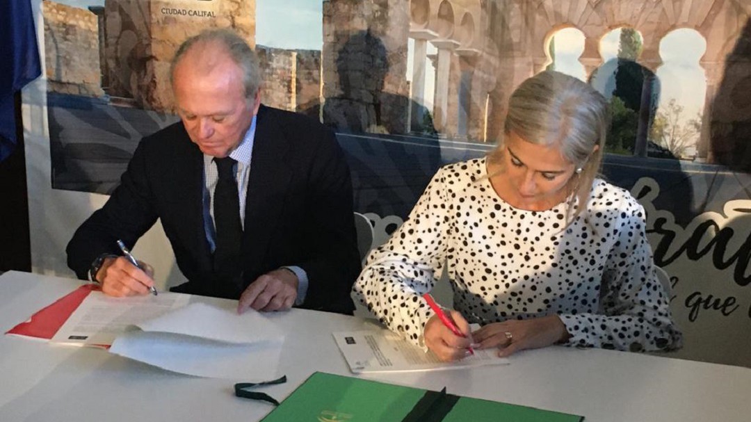 Junta y World Monuments Fund firman el convenio para la restauración del Salón Rico de Medina Azahara