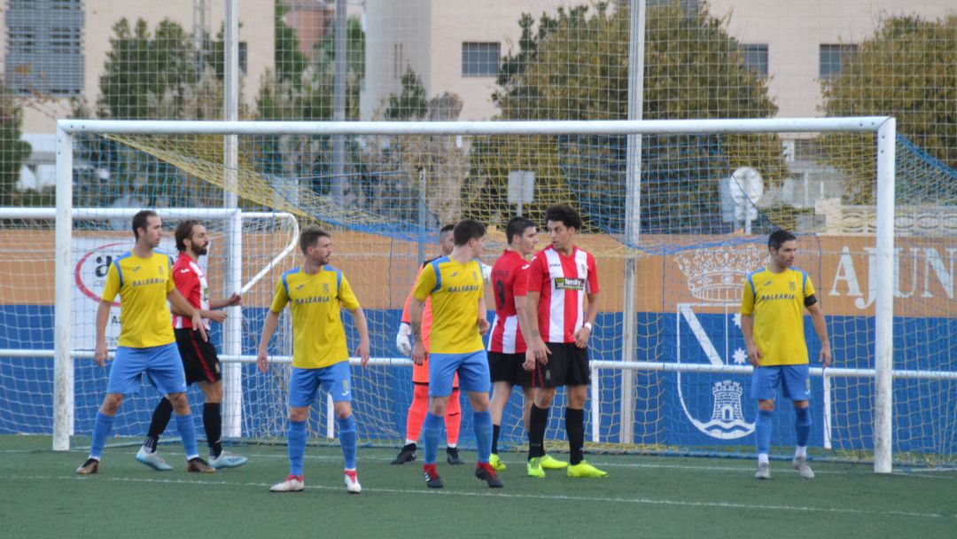 Un saque de esquina a favor del CD Dénia. Un saque de esquina a favor del CD Dénia.
