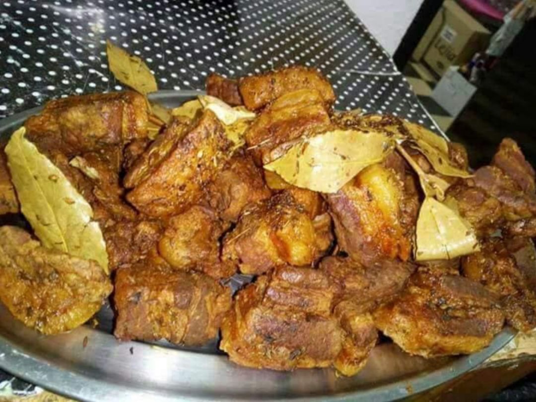 Chicharrones recién hechos por Rocío Jiménez Chicharrones recién hechos por Rocío Jiménez