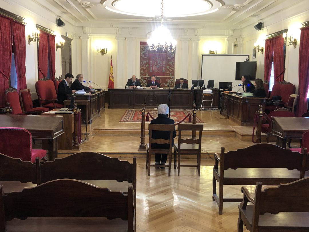 Dos años de cárcel y un plan de pagos para la mujer que cobró durante dos décadas la pensión de un tío fallecido Dos años de cárcel y un plan de pagos para la mujer que cobró durante dos décadas la pensión de un tío fallecido