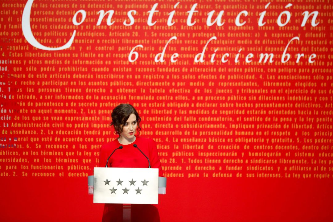 La presidenta de la Comunidad de Madrid, Isabel Díaz Ayuso (c), preside este lunes su primer acto institucional con motivo del Día de la Constitución, en la Real Casa de Correos La presidenta de la Comunidad de Madrid, Isabel Díaz Ayuso (c), preside este lunes su primer acto institucional con motivo del Día de la Constitución, en la Real Casa de Correos
