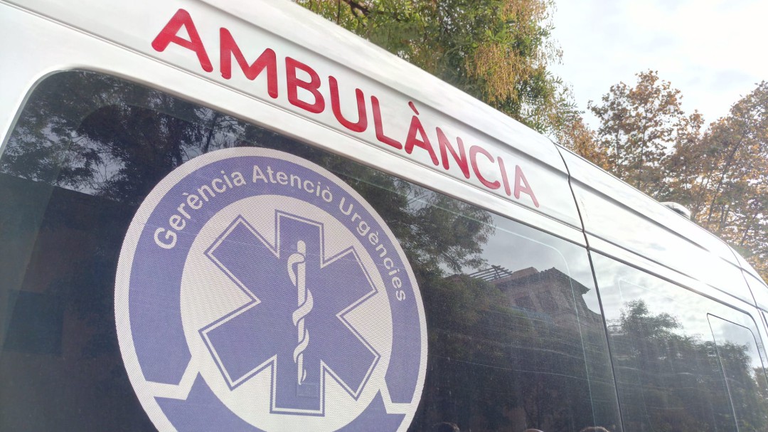 Muere un motorista de 40 años al chocar con un camión en Cala Blava