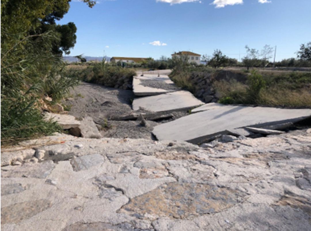Agricultura desarrolla obras de urgencia en caminos rurales afectados por la DANA Agricultura desarrolla obras de urgencia en caminos rurales afectados por la DANA