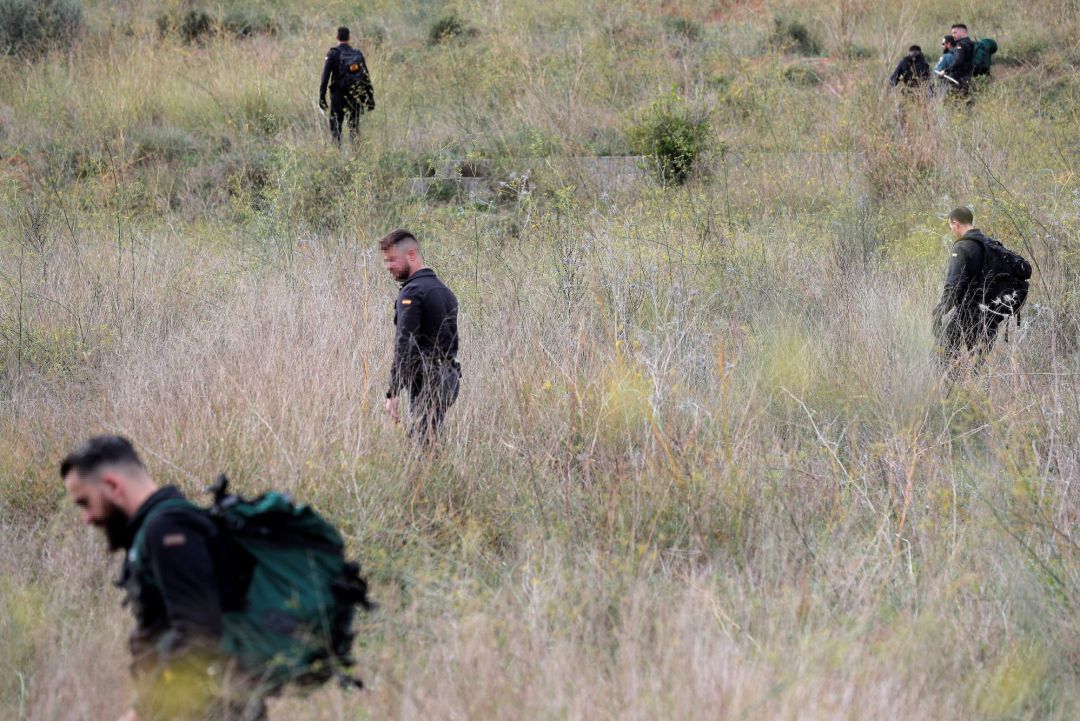 La Guardia Civil prosigue la búsqueda de la joven Marta Calvo, desaparecida desde el pasado 7 de noviembre, en la zona comprendida entre Manuel y L'Olleria, en el interior de Valencia. En la imagen, varios miembros de la Guardia Civil participan en las batida en los alrededores de la localidad valenciana de Manuel. La Guardia Civil prosigue la búsqueda de la joven Marta Calvo, desaparecida desde el pasado 7 de noviembre, en la zona comprendida entre Manuel y L'Olleria, en el interior de Valencia. En la imagen, varios miembros de la Guardia Civil participan en las batida en los alrededores de la localidad valenciana de Manuel.