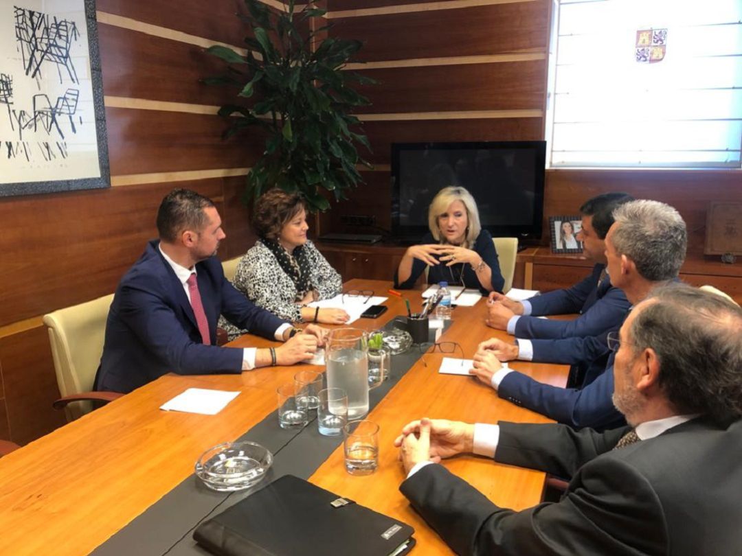 Verónica Casado se ha reunido con representantes de la AECC, la Diputación y el Ayuntamiento de Ávila Verónica Casado se ha reunido con representantes de la AECC, la Diputación y el Ayuntamiento de Ávila