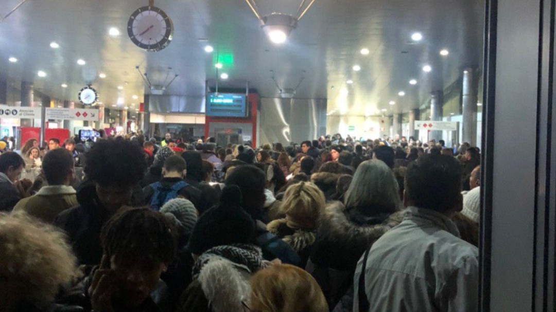 El colapso vuelve a la estación de Cercanías de Parla