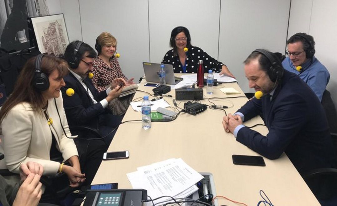 Àngels Barceló entrevista a José Luis Ábalos y a Laura Borràs, poco antes de que se constituyan las Cortes Generales en el Congreso de los Diputados Àngels Barceló entrevista a José Luis Ábalos y a Laura Borràs, poco antes de que se constituyan las Cortes Generales en el Congreso de los Diputados