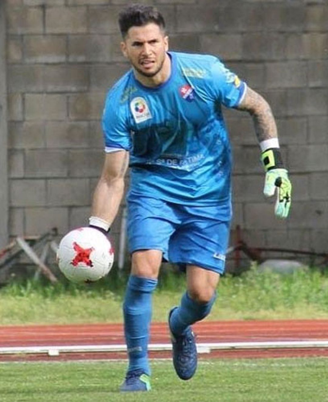 El portero de Elda, José Luis Villar "Pepelu" se ha afianzado en la portería del Olimpic de Xàtiva El portero de Elda, José Luis Villar "Pepelu" se ha afianzado en la portería del Olimpic de Xàtiva