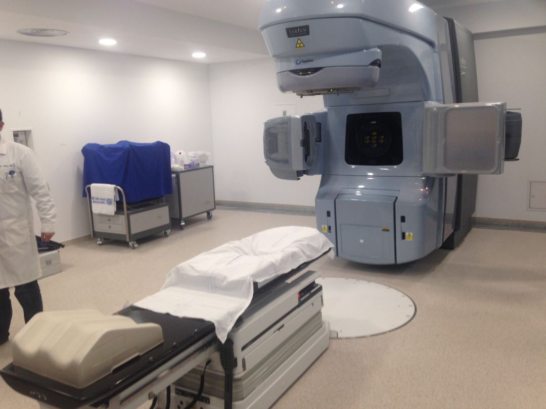 Imagen del acelerador del servicio de radioterapia de Ibiza Imagen del acelerador del servicio de radioterapia de Ibiza