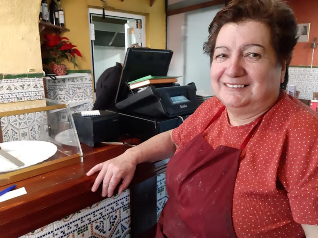 Elvira Loureiro, La Gallega, en el establecimiento que regenta desde hace treinta y cinco años Elvira Loureiro, La Gallega, en el establecimiento que regenta desde hace treinta y cinco años