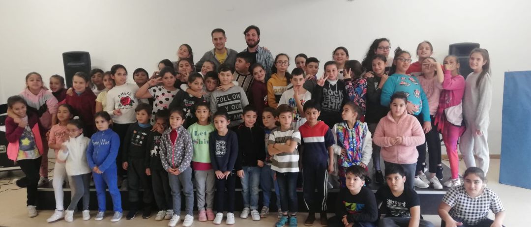 Algunos de los componentes del coro flamenco del CEIP Santa Teresa Doctora de Linares. Algunos de los componentes del coro flamenco del CEIP Santa Teresa Doctora de Linares.