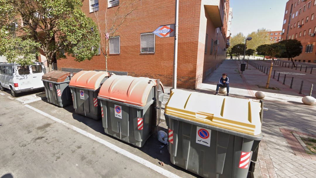 Muere un hombre en un contenedor de basura al revisar lo que había tirado