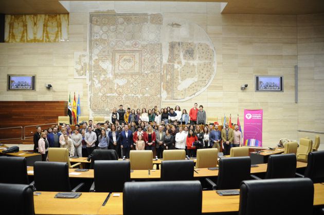 La foto de todos los asistentes al acto contra el bullyIng por LGTBIfobia La foto de todos los asistentes al acto contra el bullyIng por LGTBIfobia
