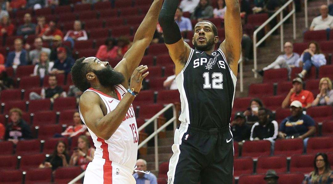 Harden y Aldridge, durante el partido. Harden y Aldridge, durante el partido.