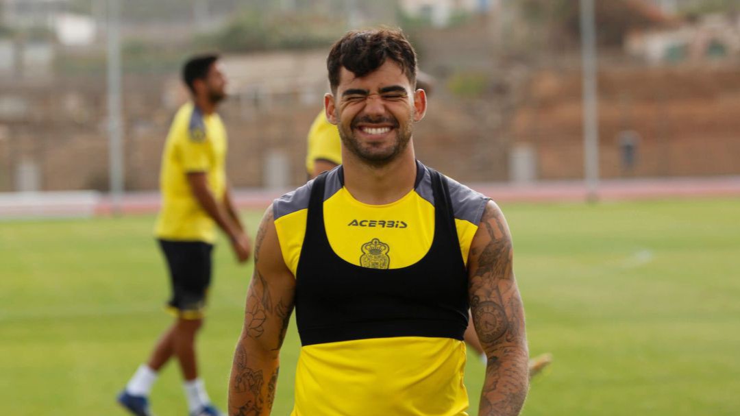 Tana aparece en la escena de la UD Las Palmas