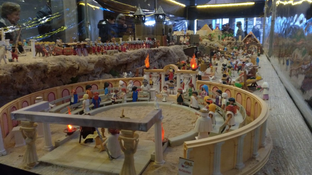Abre un belén hecho con más de 3.000 muñecos de playmobil en Toledo
