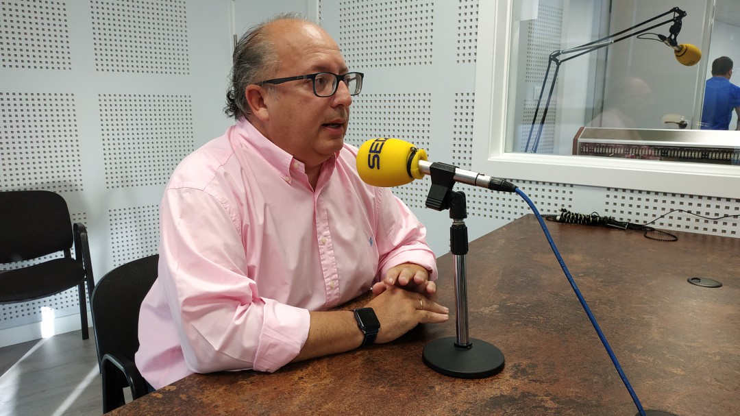 Eduardo Fernández, doctor cum laude: 'La política se acabó y, tal y como está el patio, más'