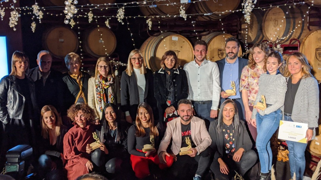 Petreremprende otorga el premio a un proyecto de vasos irrompibles y reutilizables