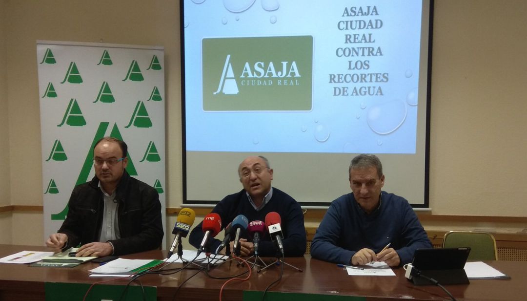 Florencio Rodríguez: "Se pone la espada de damocles sobre los agricultores" Florencio Rodríguez: "Se pone la espada de damocles sobre los agricultores"