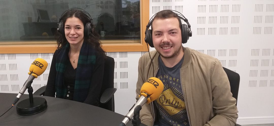 Eva Sarachaga y Josep Martí junto con sus compañeros Alonso Parrón y Laura San Felipe, han recibido el premio del Santander por sus investigaciones. Eva Sarachaga y Josep Martí junto con sus compañeros Alonso Parrón y Laura San Felipe, han recibido el premio del Santander por sus investigaciones.