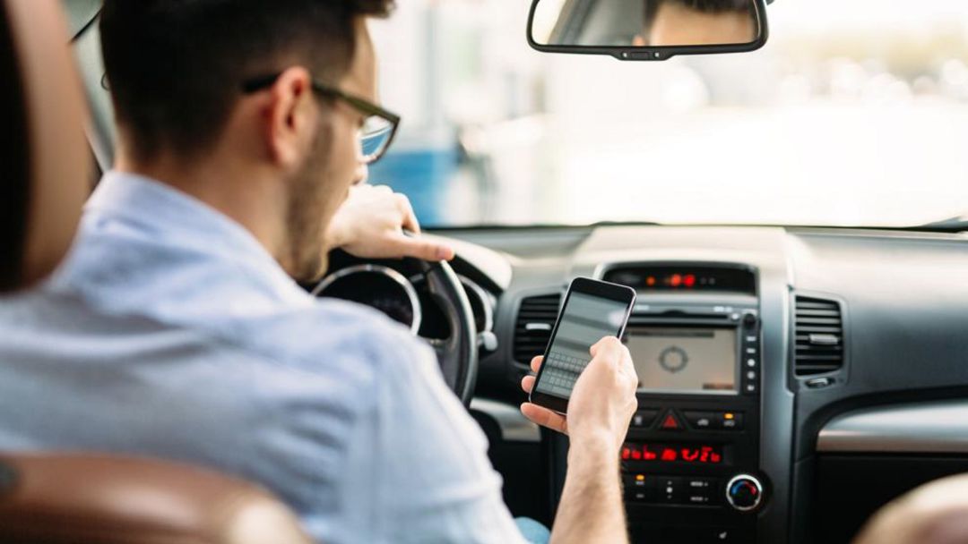 Así reacciona nuestro cerebro cuando nos distraemos al volante Así reacciona nuestro cerebro cuando nos distraemos al volante