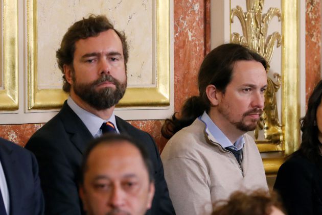 El portavoz de Vox en el Congreso, Iván Espinosa de los Monteros (i) y el líder de Unidas Podemos, Pablo Iglesias (d) durante la sesión solemne en el Congreso de los Diputados con motivo de la celebración del 41 aniversario de la Constitución. El portavoz de Vox en el Congreso, Iván Espinosa de los Monteros (i) y el líder de Unidas Podemos, Pablo Iglesias (d) durante la sesión solemne en el Congreso de los Diputados con motivo de la celebración del 41 aniversario de la Constitución.