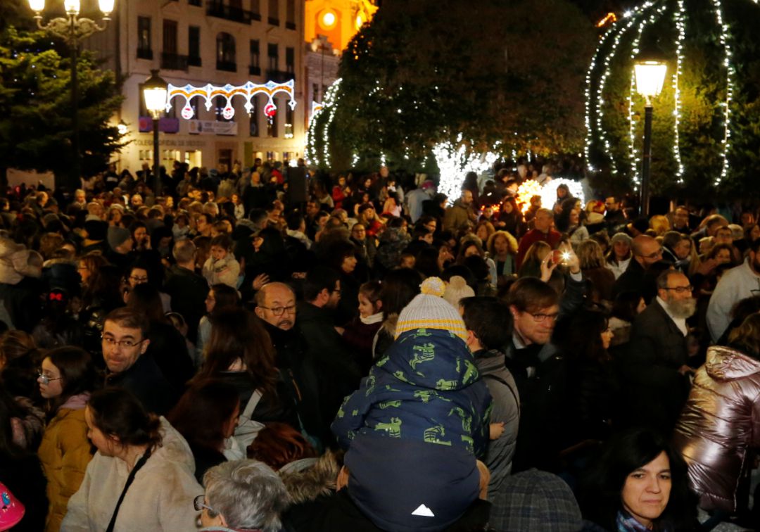 Más de 2.000 personas asisten al alumbrado navideño en Albacete