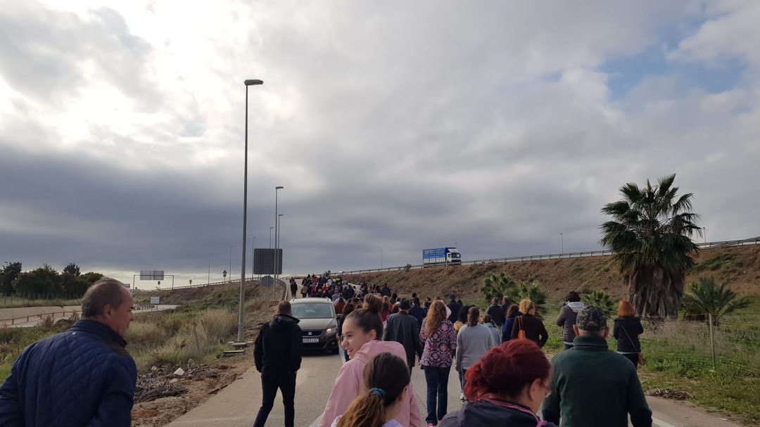 400 vecinos de Los Alcázares cortaron este viernes la AP 7 para exigir soluciones contra las inundaciones