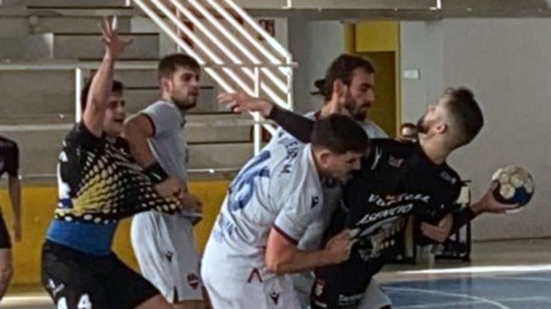 El Elda - C.E.E. sigue con su escalada (23-20)
