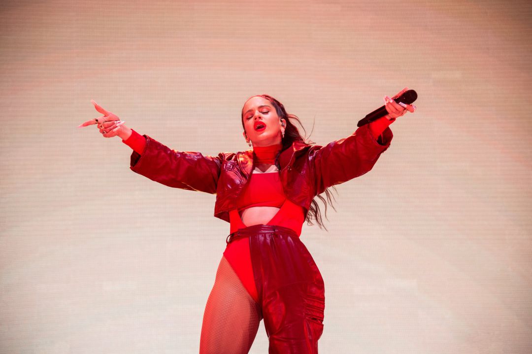 Rosalía durante su actuación en Londres Rosalía durante su actuación en Londres