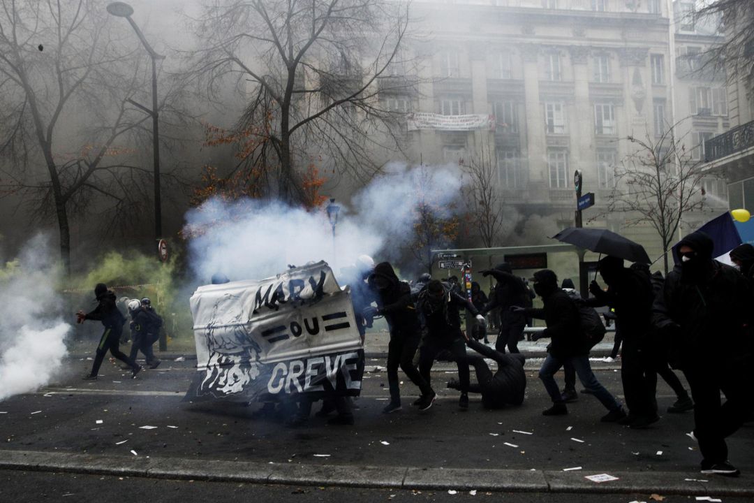 Disturbios en las protestas contra la reforma de las pensiones en Francia el pasado jueves. Disturbios en las protestas contra la reforma de las pensiones en Francia el pasado jueves.
