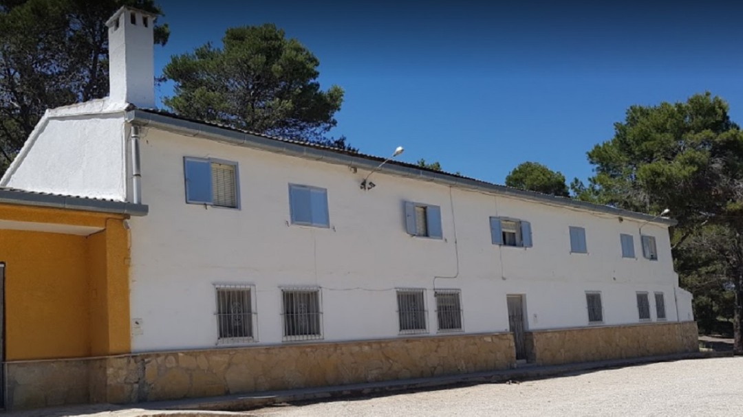 Fallece un niño de 14 años al volcar un remolque de un campamento