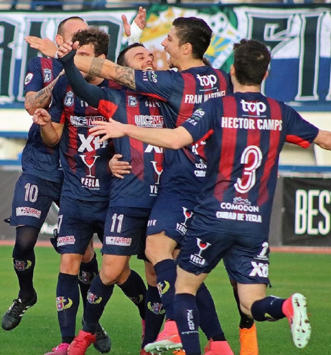 La plantilla celebrando un gol La plantilla celebrando un gol