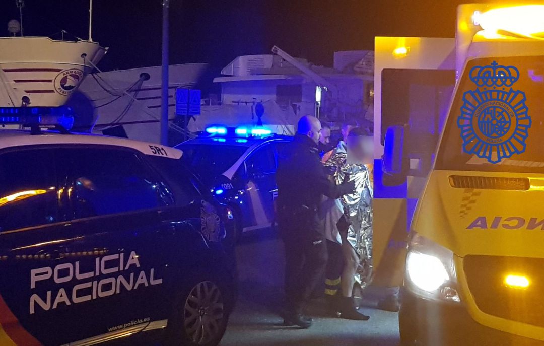 La Policía Nacional evitó un suicidio en las inmediaciones del astillero Barreras La Policía Nacional evitó un suicidio en las inmediaciones del astillero Barreras