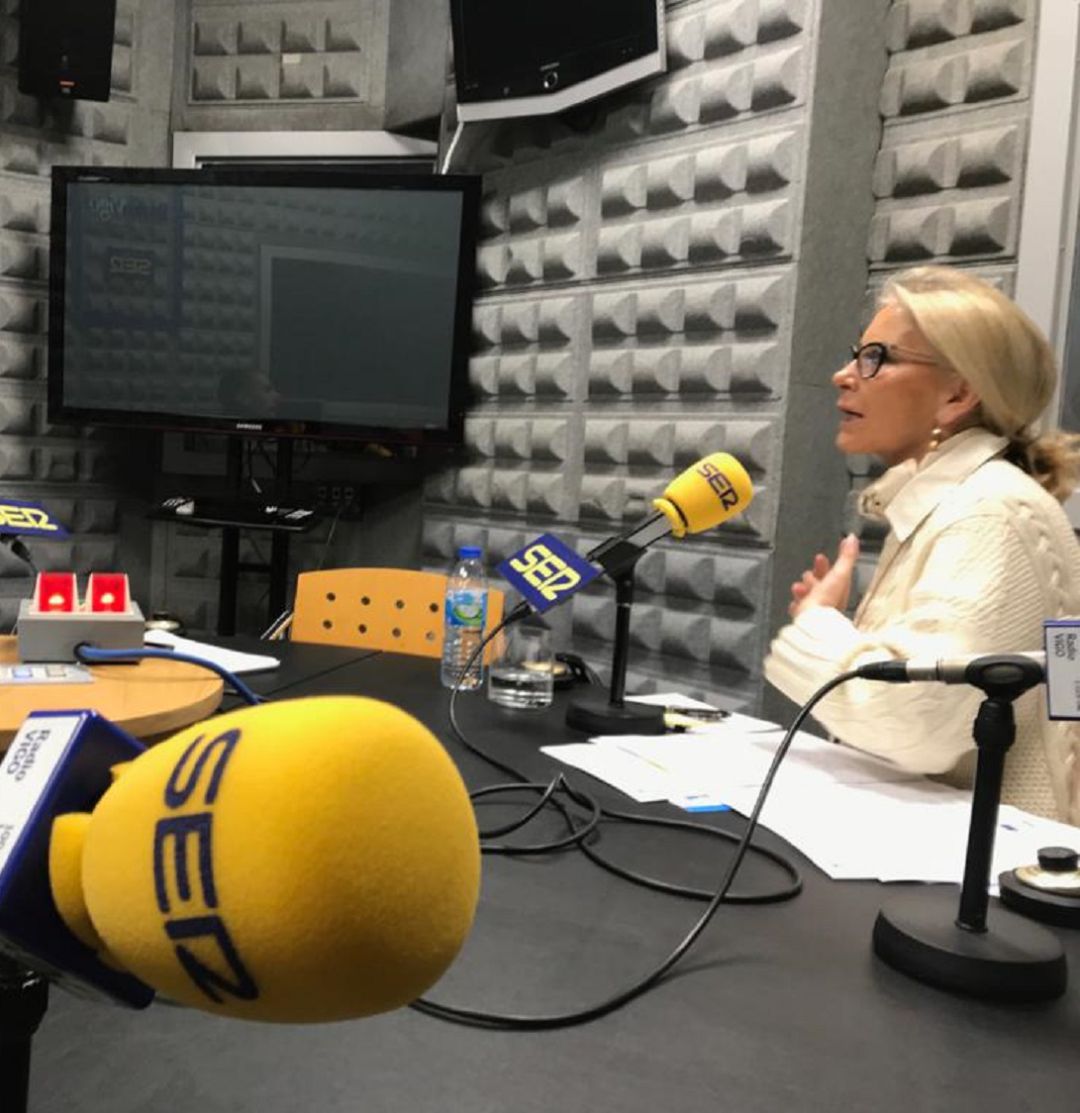 Corina Porro durante una entrevista en Hoy por Hoy Vigo Corina Porro durante una entrevista en Hoy por Hoy Vigo