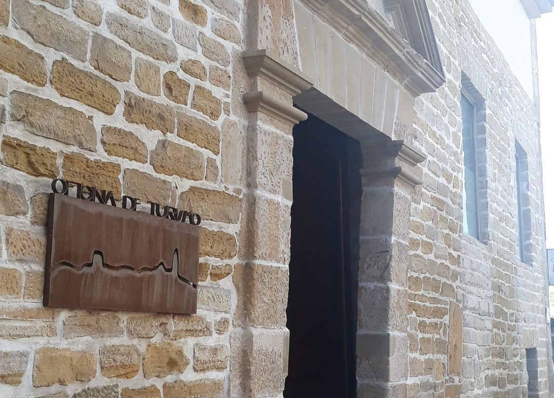 Acceso a la nueva oficina de turismo de Porcuna. Acceso a la nueva oficina de turismo de Porcuna.