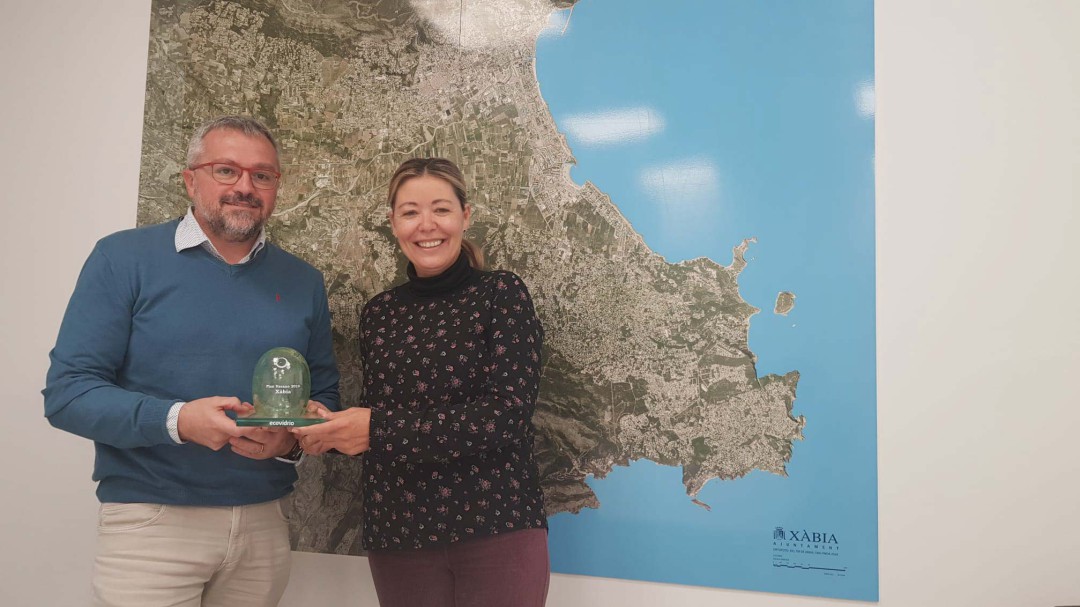 Los vecinos de Xàbia reciclan un 3% más de vidrio durante el verano