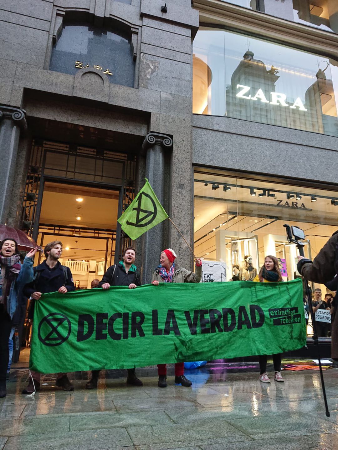 Manifestación ante una gran superficie Manifestación ante una gran superficie