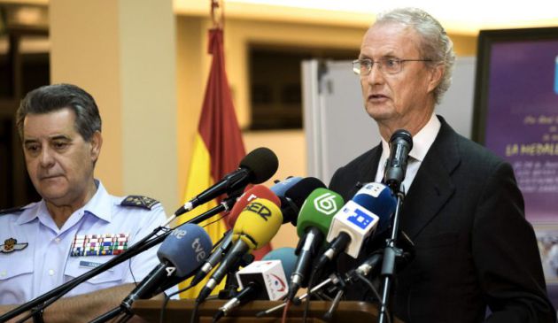 El Ministro de Defensa, Pedro Morenés, durante la rueda de prensa que ofreció el 25 de octubre de 2015 en la Base Aerea de Gando El Ministro de Defensa, Pedro Morenés, durante la rueda de prensa que ofreció el 25 de octubre de 2015 en la Base Aerea de Gando
