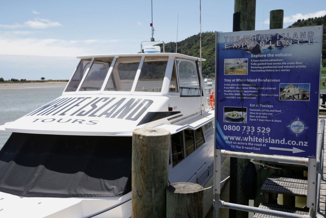 Imagen de un barco turístico que se utiliza para visitar el volcán Whakaari en Nueva Zelanda. Imagen de un barco turístico que se utiliza para visitar el volcán Whakaari en Nueva Zelanda.