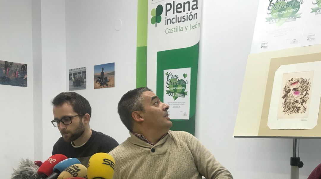 El responsable de la asociación en la rueda de prensa en la que se ha dado a conocer el premio que se entrega a Decathlon Ponferrada El responsable de la asociación en la rueda de prensa en la que se ha dado a conocer el premio que se entrega a Decathlon Ponferrada
