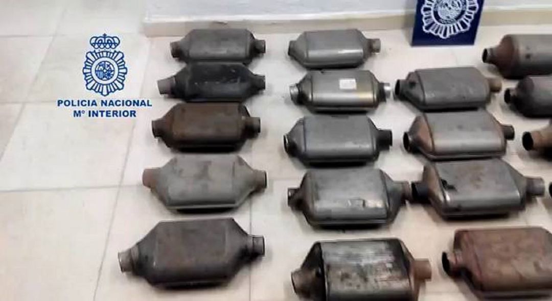 Catalizadores incautados por la Policía Nacional en una operación en Madrid en 2015 Catalizadores incautados por la Policía Nacional en una operación en Madrid en 2015