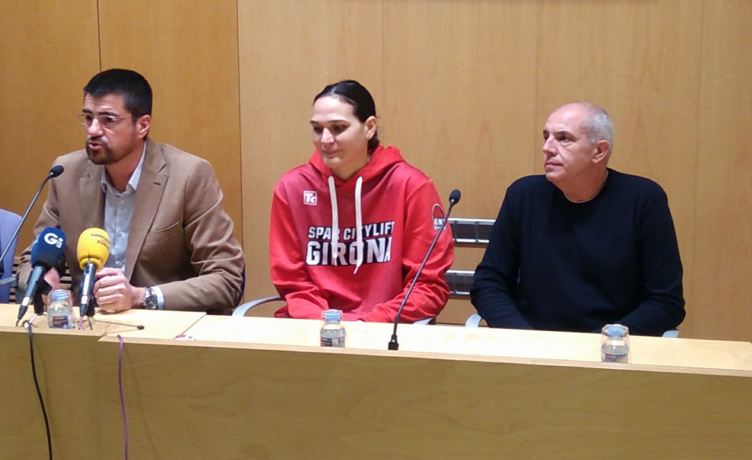 La roda de premsa de presentació de la nova jugadora La roda de premsa de presentació de la nova jugadora